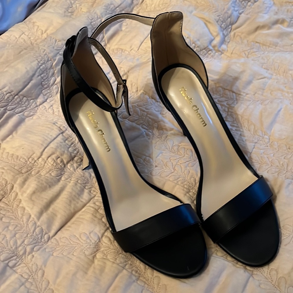 Heels  charm size 10 black pump new